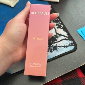 ✨ 2/$27- 3/$40 - 4/$50
 ✨ Ace Beaute Set Lock setting spray